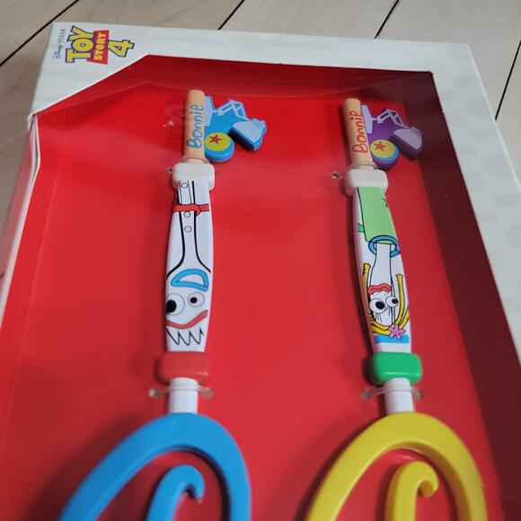 Disney Pixar Toy Story 4 Collectible Key Set - Forky and Karen Beverly - Picture 8 of 14